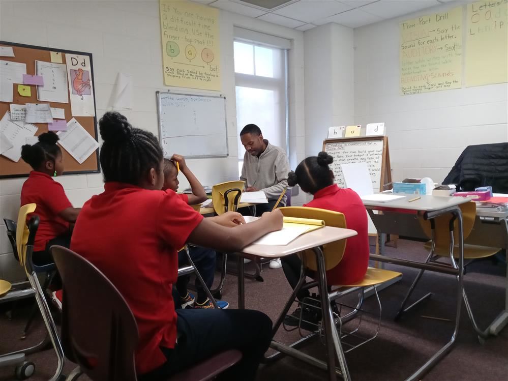 Stafforr with a small group of students